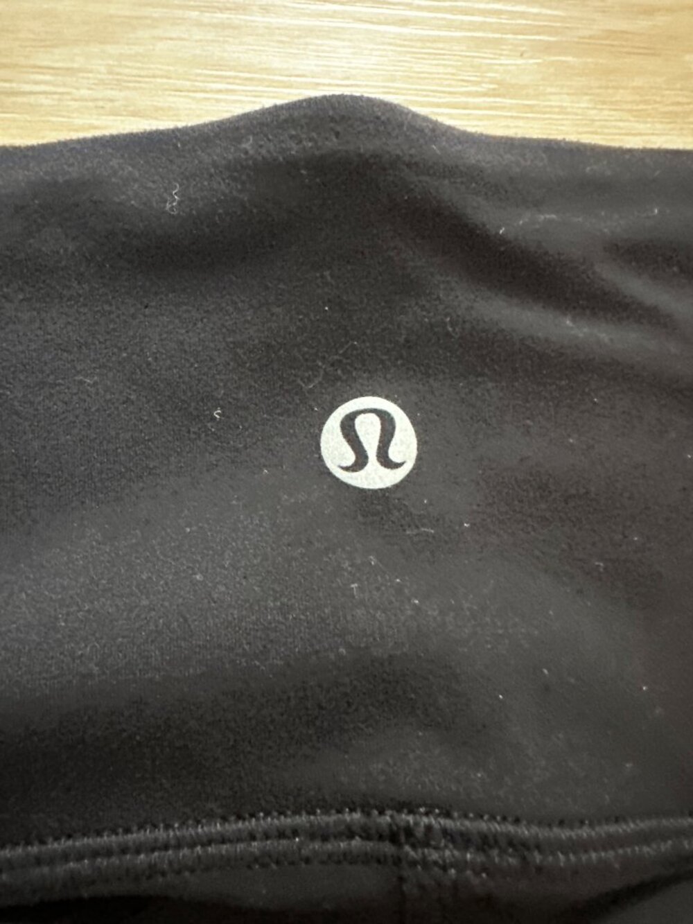 Lululemon Black High Rise Crop Leggings V Contour Seam Size 10 - Picture 4 of 5
